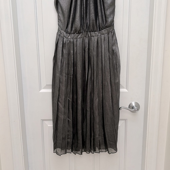 Metallic knee length dress - Picture 3 of 4